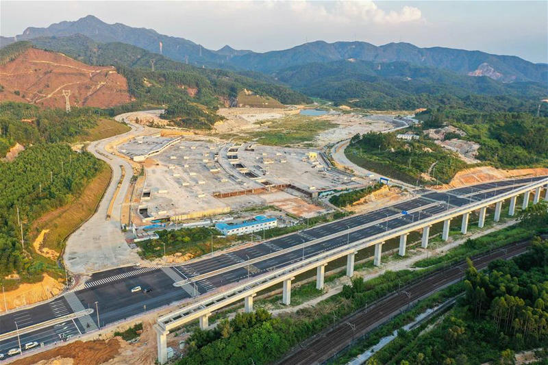 （經(jīng)濟）（4）廣東清遠(yuǎn)磁浮旅游專線修抵終點站